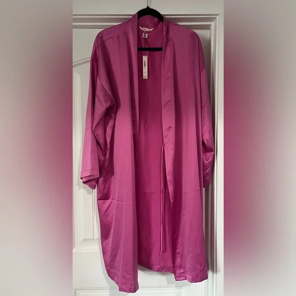 Victoria's Secret NWT Pink Satin Style Robe size M/L - Picture 5 of 7